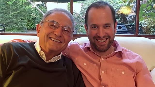 全球三分之二人接入的虚拟世界，换壳“复活”继续抢人？  第2张