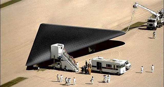 全球三分之二人接入的虚拟世界，换壳“复活”继续抢人？  第5张