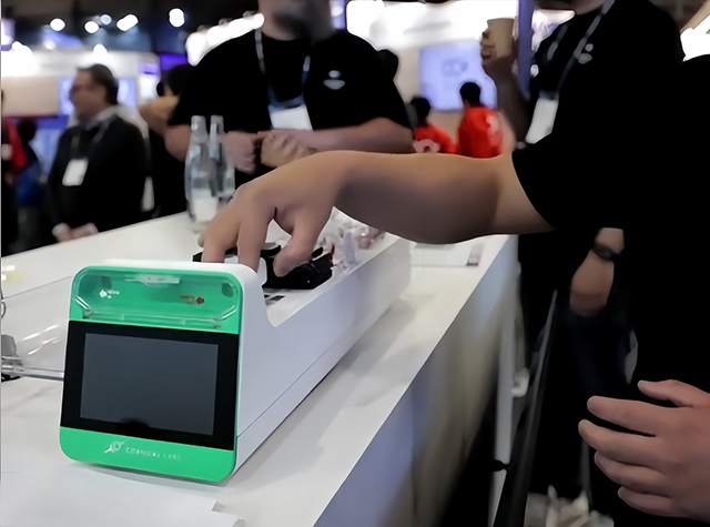 全球三分之二人接入的虚拟世界，换壳“复活”继续抢人？  第7张