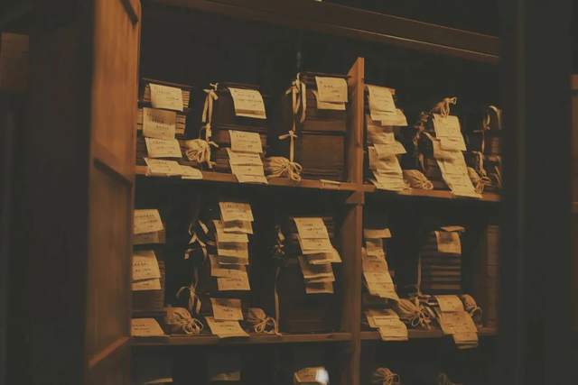 现代人已失去“先祖庇护”:共业棱镜,照见70亿人的思维回响 第15张 现代人已失去“先祖庇护”:共业棱镜,照见70亿人的思维回响 第15张